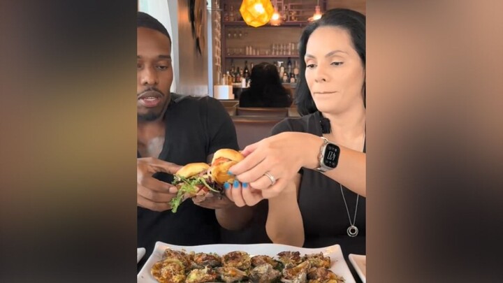 Two foreign food bloggers were filming a video in a restaurant when a car crashed into the restauran