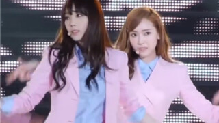 "Hoot" - Girls' Generation [Taeyeon Straight Shot] Blue shirt and pink suit Live, Xiaoxian's express