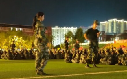 การแสดงความสามารถพิเศษฝึกทหารใหม่เคาะ