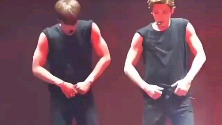 Ngay khi Park Chanyeol xắn tay áo lên, tôi biết mình thua rồi…