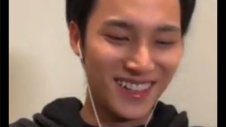 At the 1220 book-signing event, a fan said they preferred Kim Min-kyu with long hair, so the “puppy”