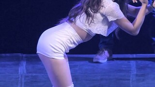 Swaying long legs Korean girl group