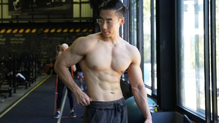 为什么游泳队出场穿羽绒衣？