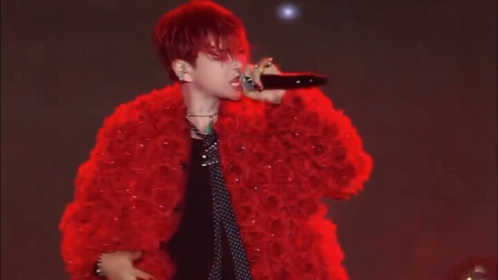 He can even sing this song? Ban Zhilong is seriously amazing!