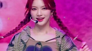 Panggung promosi lagu comeback terbaru STAYC, Teddy Bear 230223