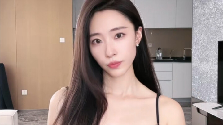 dy What are the two ropes around Liu Yining's waist?