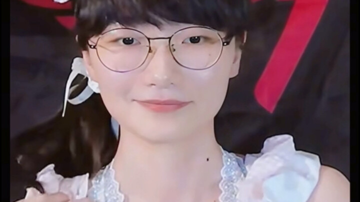 女装faker直播切片 看的太有感觉了哈哈