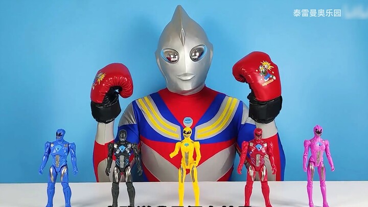 The fake real Ultraman attacked the mini-spy team and the dinosaur team, and was finally discovered 