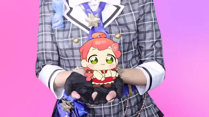 Miko dance on Sui-chan's hand