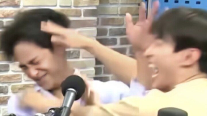 กลุ่มเดียวไม่ยอมให้มีสองหมา (สองหมาโง่)