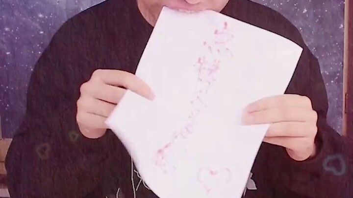 Hôm nay chúng ta thử nghiệm: giấy có thể ăn được!