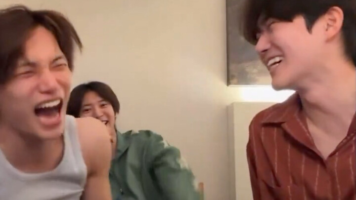 Sehun’s way of calling his older brothers – the youngest on top, hahahaha!