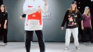Studio Tari Zhuo Yuan Video Tari MIC Drop