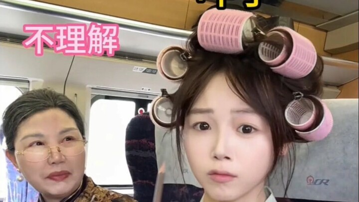 Khi tôi tình cờ gặp bà cụ thiên thần trên tàu cao tốc, bà đã dạy tôi trang điểm theo phong cách Trun