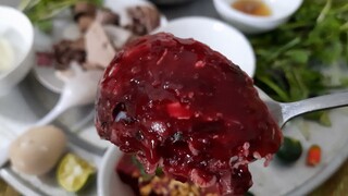 biển nguyễn ngọc cho mấy bát tiết canh đĩa lòng lợn(heo) quá tuyệt vời.