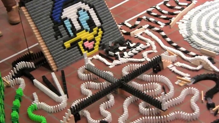 Satisfying 30,000 dominoes falling!