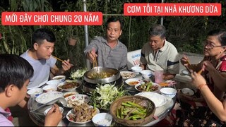 Cơm tối hoành tráng cùng gia đình Khương Dừa, chớp mắt hai thằng chơi chung 20 năm chưa hề giận nhau