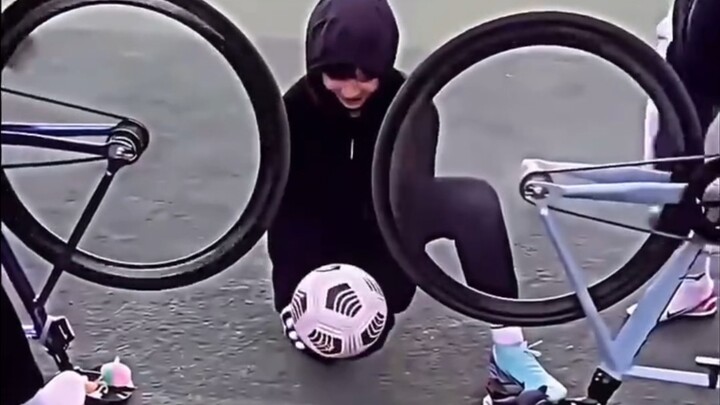 The Difference Between How Regular People and Geniuses Study Physics Is So Obvious!