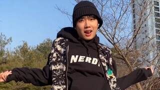 试图拍出不屑一顾的感觉？被VIVIZ新歌《PULL UP》这段洗脑了！