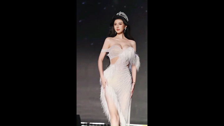 美女舞蹈