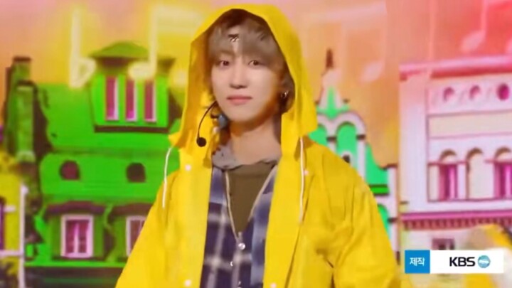 Seorang konvensi, berubah wujud menjadi karakter kuning kecil