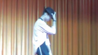 Dancing Michael Jackson in front of the whole school? The principal was shocked!