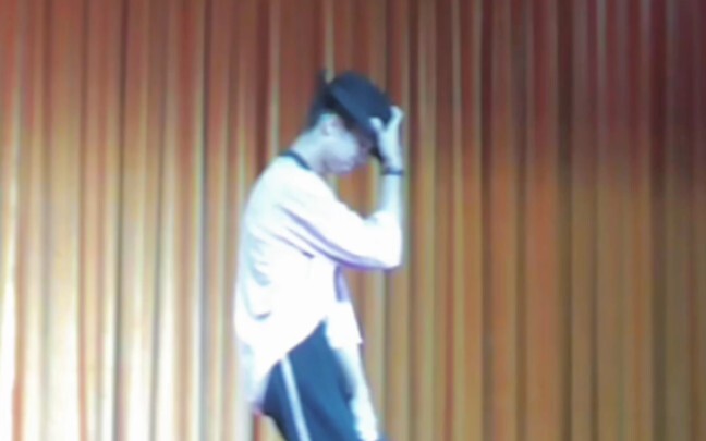 Menari mengikuti Michael Jackson di depan seluruh sekolah? Kepala sekolah terkejut!