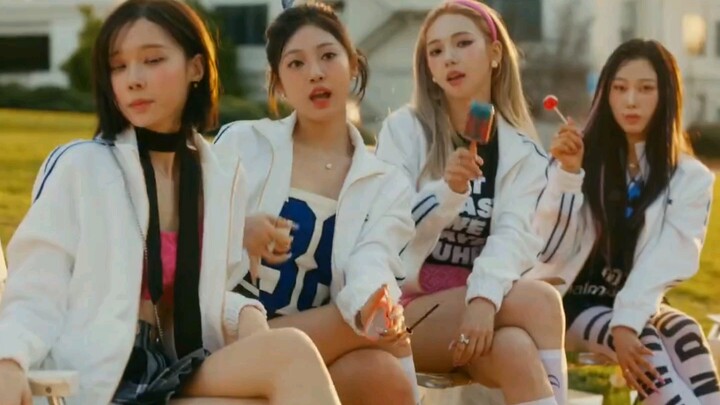 Proporsi lirik berbahasa Inggris dalam lagu-lagu girl grup Wudai Wuchang; banyak yang sangat menyuka