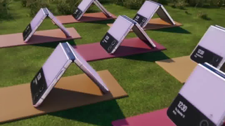 Is Samsung obsessed with foldable screens? Their ads are just too ridiculous, hahahaha