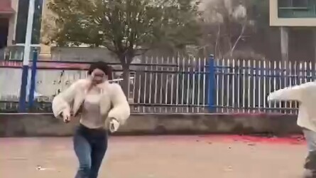 Petasan ini benar-benar besar!