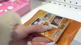 I passed by the Guzi store so I bought a Jujutsu Kaisen Polaroid camera.