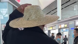 Saya baru menyadari betapa populernya ayah saya ketika saya memasuki kota itu.