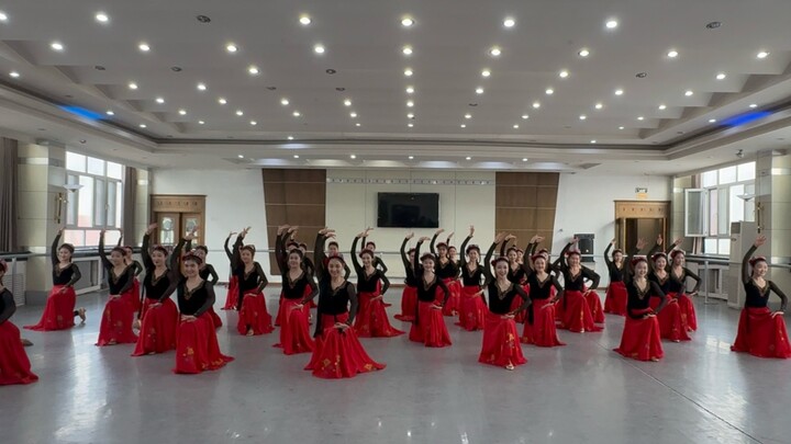 Tarian Uighur "Atush"