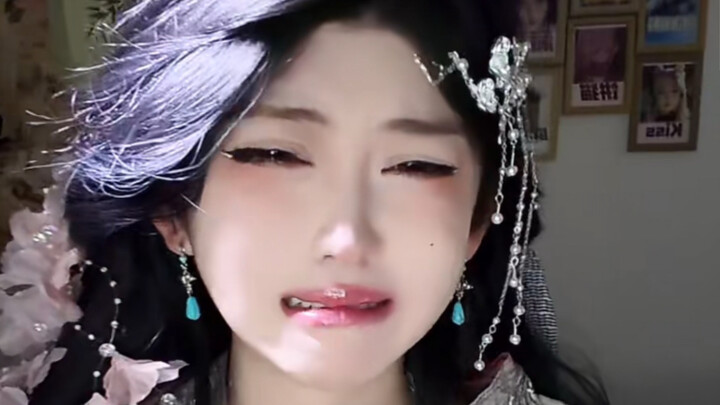 สาวน้อยขี้กินกัดปากตัวเองตอนกิน พวกพี่ๆ ทั้งสงสารและตื่นเต้น: โอกาสดี!