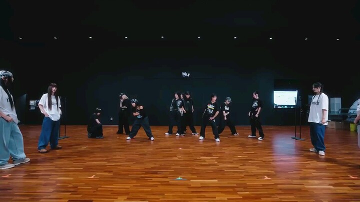 NEW JEANS - SUPERNATURAL