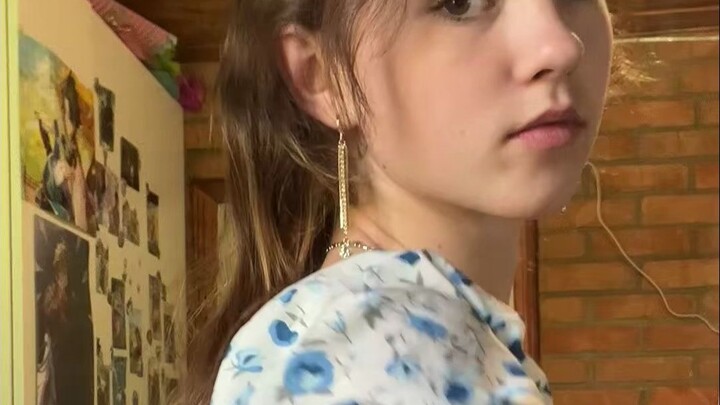 Berbagi dengan kalian beberapa video saat aku dan kakak perempuanku, Julia, memanen gandum