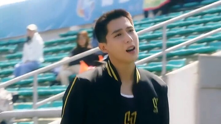 The mother came to the school to watch her son's compe*on, but unexpectedly, he amazed everyone a