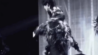 当严浩翔和贺峻霖跳屋顶着火的时候，歌担在