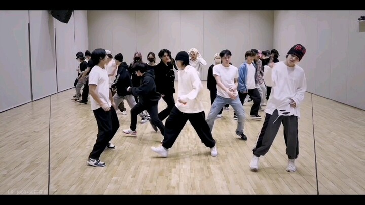 Saya berani menyebut adegan Don Quixote ini sebagai “Kongres Kecantikan”!