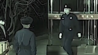 哨卫神圣不可侵犯，队长这一脚既踹出了哨卫的尽职尽责，又踹出了战友的兄弟情怀，