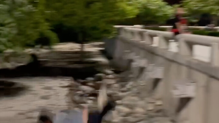 Parkour gà bay trứng vỡ