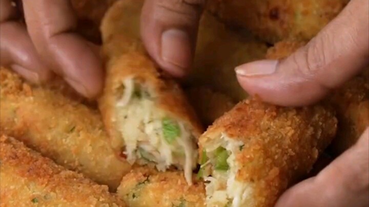 Crispy Chicken Bread Roll | Delicious Chicken Snacks | Chicken Roll Recipe