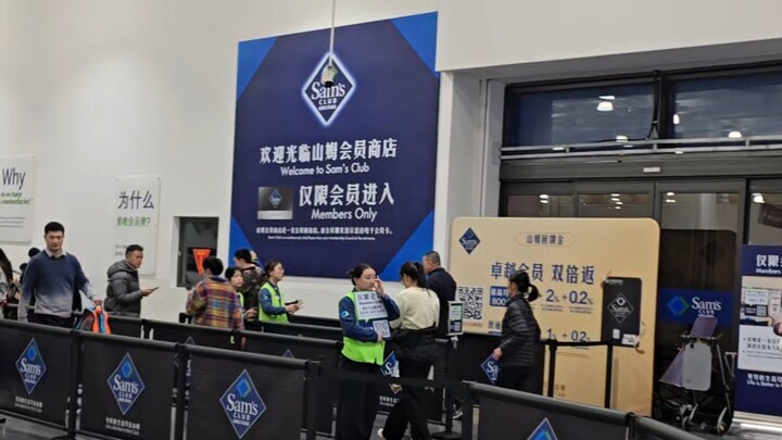 Jika kamu membeli susu formula palsu di Sam’s Club, seluruh media nasional akan berlomba-lomba melip