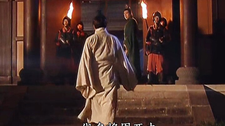 “Hắn mua binh khí, giáp trụ, hắn định làm gì?”