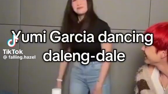 Yuri dancing to daleng dale🙃