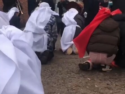 Ketika detik terakhir tiba, kakek membuat sebuah sandi pertemuan kembali dengannya