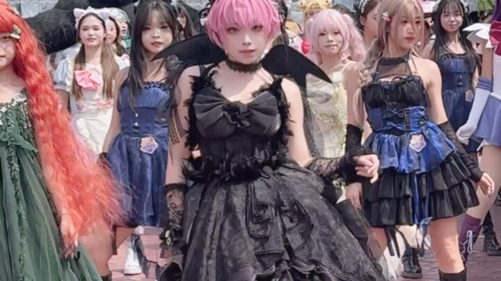 This is how our mizi performed on the alien-themed stage