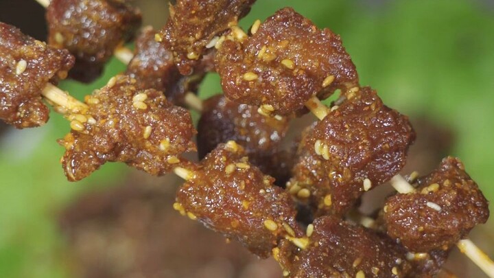 Libur May Day jadi pengen makan barbekyu, coba saja daging babi jintan seperti ini