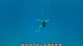 真实事件改编，男人冲浪被困荒岛，而且身受重伤在海里突发痉挛
