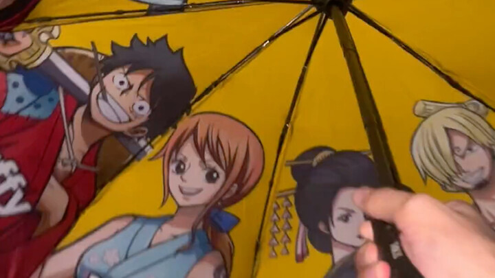 I used to be annoyed by rain, but since I got this One Piece umbrella, I look forward to raining eve